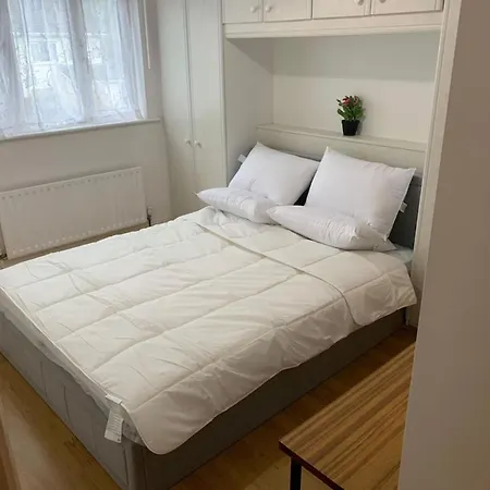 4 Bed House With 2 Ensuite 1 Shared Bath Queen Bed 3 Bunk Bed Ferienhaus Phibblestown