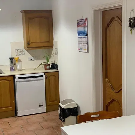 4 Bed House With 2 Ensuite 1 Shared Bath Queen Bed 3 Bunk Bed Prázdninový dům Phibblestown