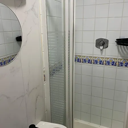 4 Bed House With 2 Ensuite 1 Shared Bath Queen Bed 3 Bunk Bed * Phibblestown