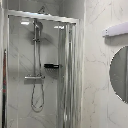Holiday home 4 Bed House With 2 Ensuite 1 Shared Bath Queen Bed 3 Bunk Bed Phibblestown