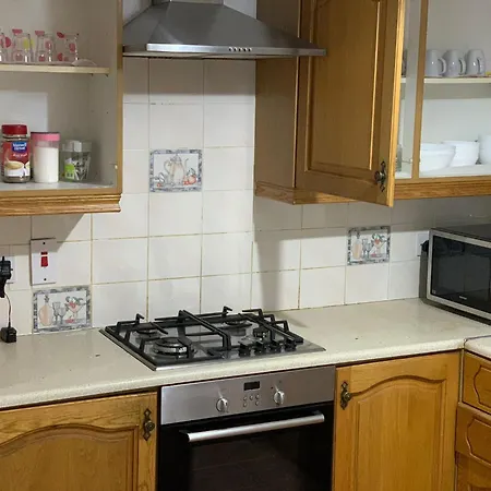 4 Bed House With 2 Ensuite 1 Shared Bath Queen Bed 3 Bunk Bed *