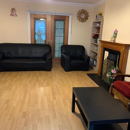 4 Bed House With 2 Ensuite 1 Shared Bath Queen Bed 3 Bunk Bed * Phibblestown