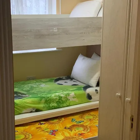 4 Bed House With 2 Ensuite 1 Shared Bath Queen Bed 3 Bunk Bed * Phibblestown