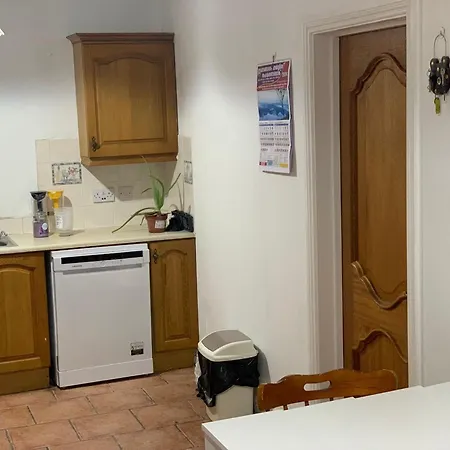 4 Bed House With 2 Ensuite 1 Shared Bath Queen Bed 3 Bunk Bed Prázdninový dům Phibblestown